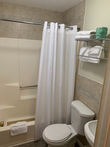 Magnuson Hotel Hampton NH Bathroom